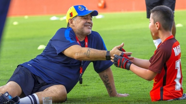 El Detrás Del Video Que Se Viralizó De Maradona Haciéndole Un Gol A Un Nene Sin Piernas Info