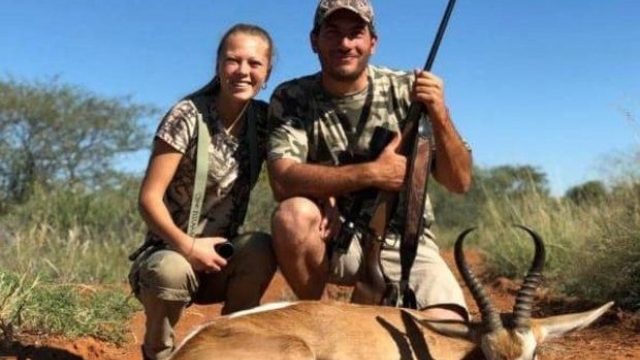 Repudian a una pareja pringlense que difundió su “safari de caza” en Africa