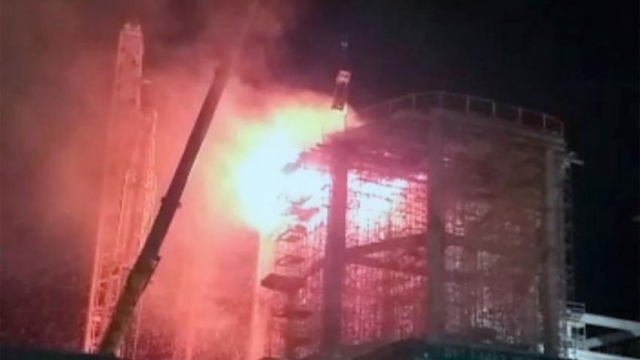 Voraz incendio en L’Amalí: Bomberos trabajaron casi 8 horas a 30 metros de altura